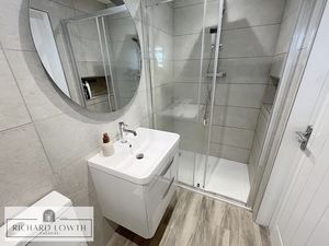 Ensuite Shower Room/WC- click for photo gallery